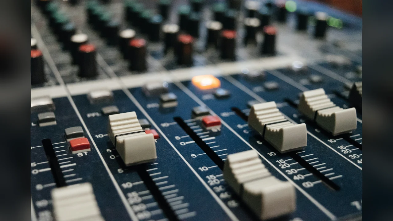 AIRapGenerator: mixer faders, like the song settings panel