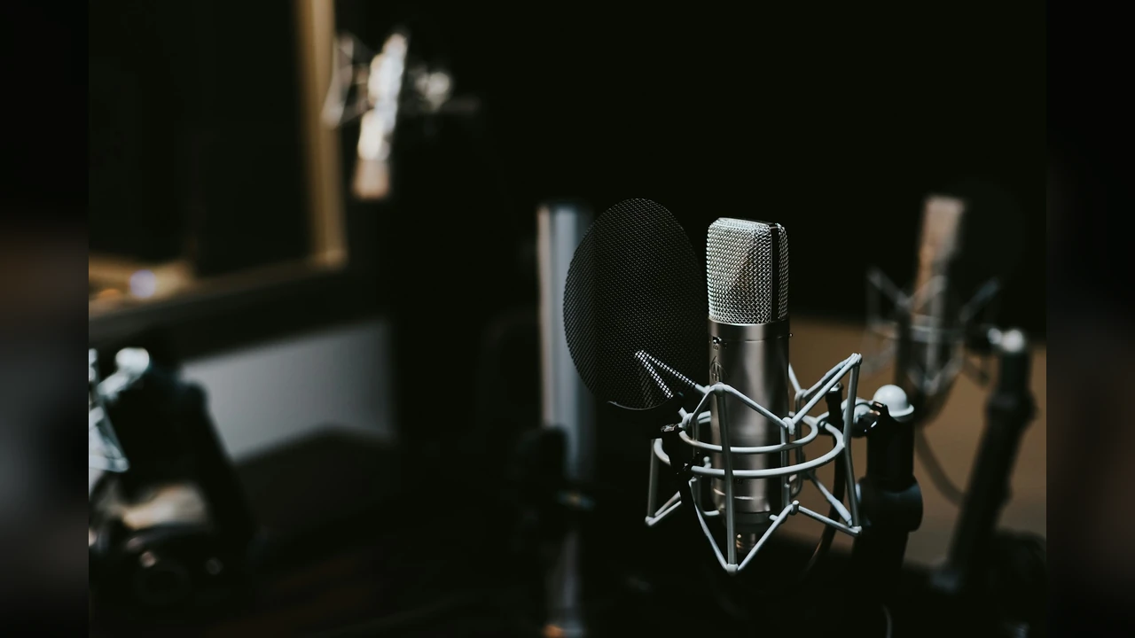 AIRapGenerator: a studio microphone ready to turn lyrics into a song