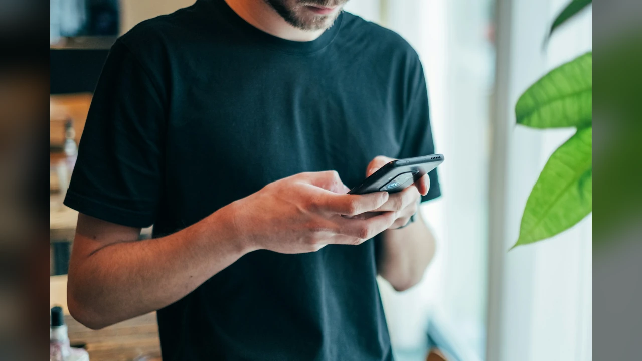 AIRapGenerator: copying a stage name on a smartphone